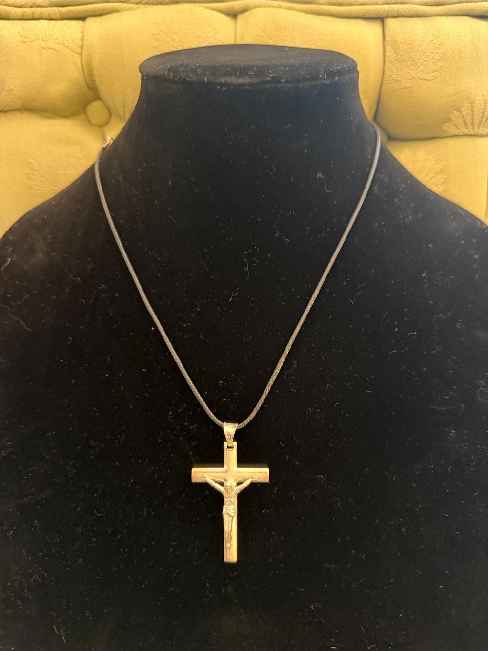 925 Silver Crucifix Pendant Necklace for Women - Classic Religious Jewelry